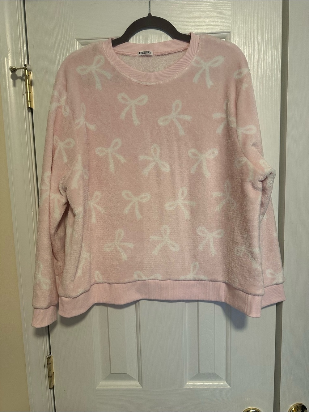 Women’s Cozy Pink Bow-Print Fleece Sweatshirt style Crewneck size 1xl